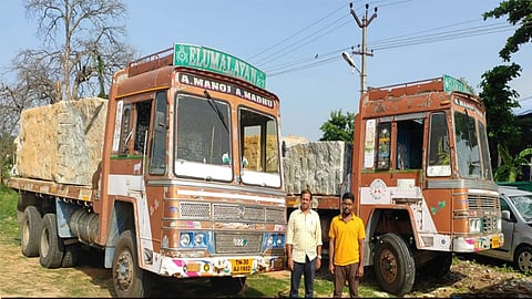 திருப்பத்தூரில் அனுமதியின்றி கிரானைட் கடத்திய 2 டிரெய்லர் லாரிகள் பறிமுதல்