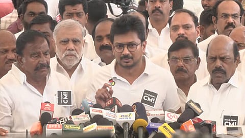 தமிழக வளர்ச்சிகான திட்டங்கள் கவர்னர் உரையில் இல்லை - உதயநிதி ஸ்டாலின் விமர்சனம்