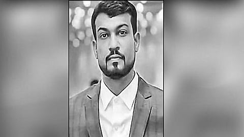 தொழிலதிபர் உயிரிழப்பு பாம்பு கடித்து உயிரிழப்பு