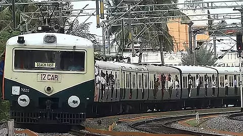 நீட் தேர்வு: இன்று வார நாட்கள் முறையில் மின்சார ரெயில்கள் இயக்கம்