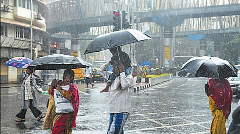 மும்பையில் பருவமழை தீவிரம்; ரெட் அலர்ட் அறிவிப்பு