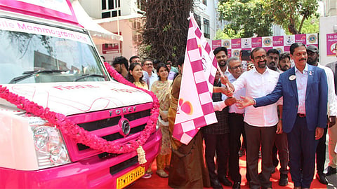 மார்பக புற்றுநோயின் அறிகுறிகளை கண்டறியும் பரிசோதனை வாகனம் - அமைச்சர் வெங்கடரமணன் தொடங்கி வைத்தார்