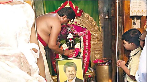 கிருஷ்ணகிரியில் கோவில்களில் மூலஸ்தானத்தில் முதல்-அமைச்சர் விஜய் படத்தை வைத்து பூஜை