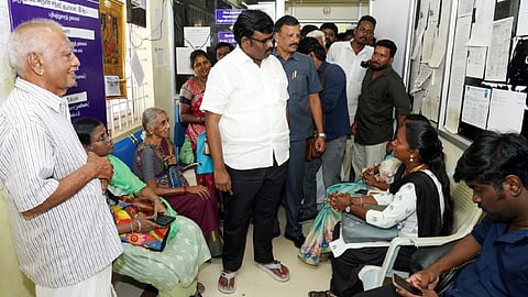 காஞ்சிபுரம்: சார் பதிவாளர் அலுவலகங்களில் அமைச்சர் லோகேஷ் தமிழ்செல்வன் திடீர் ஆய்வு