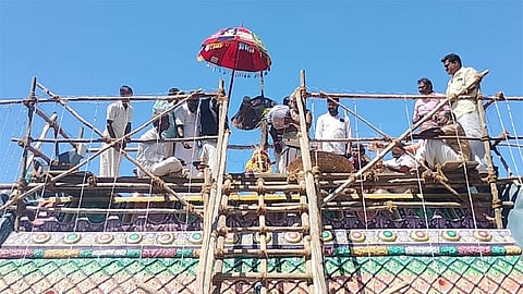 தஞ்சை மாவட்டம், திருவைக்காவூர் குதியாளம்மன் கோவில் கும்பாபிஷேகம் விமரிசையாக நடைபெற்றது.