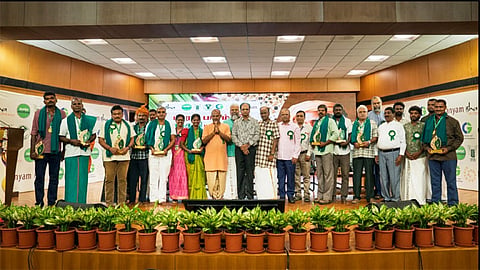 சத்குருவின் மண் காப்போம் இயக்கத்தின் ‘விதை திருவிழா’: முன்னோடி விதை பாதுகாவலர்களுக்கு விருதுகள் வழங்கப்பட்டன.