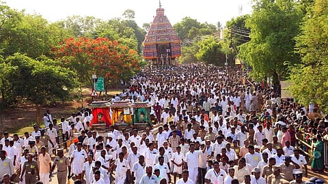 தேவகோட்டை அருகே கண்டதேவி சொர்ணமூர்த்தீஸ்வரர் கோவில் ஆனிப் பெருந்திருவிழா தேரோட்டம்