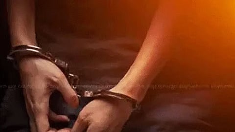 இளைஞர்கள் போக்சோவில் கைது