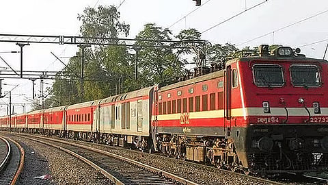 கோவை-லோக்மான்ய திலக் ரெயிலுக்கு கூடுதல் நிறுத்தம்