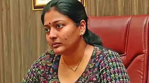 அதிமுகவில் இருந்த கறை துடைக்கப்பட்டு விட்டது - காயத்ரி ரகுராம்