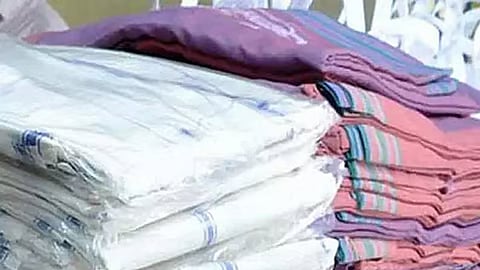 விலையில்லா வேட்டி, சேலை திட்டம் தவெக ஆட்சியிலும் தொடர்கிறது; ரூ. 300 கோடி ஒதுக்கி அரசாணை வெளியீடு