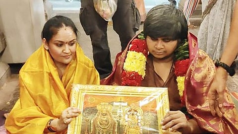 திருவண்ணாமலை அண்ணாமலையார் கோவிலில் இயக்குநர் கார்த்திக் சுப்புராஜ் சாமி தரிசனம்
