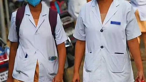 2 ஆண்டு உதவி செவிலியர் படிப்பிற்கு விண்ணப்பிக்கலாம்