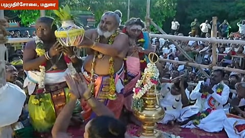 பழமுதிர்சோலை முருகன் கோவில் கும்பாபிஷேக விழா - ஒன்றரை டன் மலர்களால் அலங்காரம்