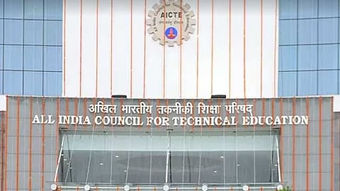 நாடு முழுவதும் 58 பொறியியல் கல்லூரிகள் மூடல்