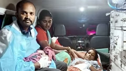 பெண்ணுக்கு ஆன்புலன்சில் பிரசவம்