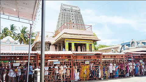 திருவண்ணாமலையில் 3 மணிநேரம் காத்திருந்து பக்தர்கள் சாமி தரிசனம்