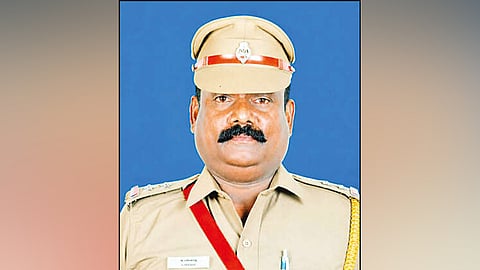 வாட்ஸ்-அப்பில் உருக்கமான தகவல்... சிறப்பு சப்-இன்ஸ்பெக்டர் எடுத்த விபரீத முடிவு