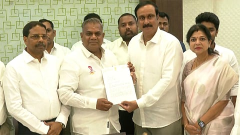 நிலுவையில் உள்ள நீர்ப்பாசனத் திட்டங்களை நிறைவேற்ற வேண்டும்! - அமைச்சரிடம் அன்புமணி நேரில் வலியுறுத்தல்