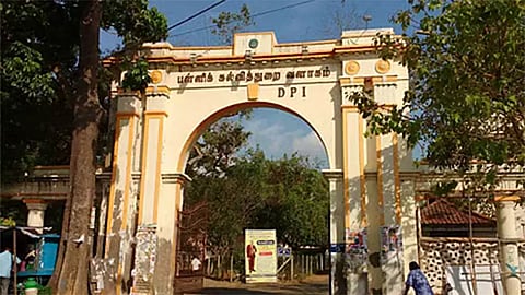 அரசு பள்ளிகளில் கல்வி சாராத நிகழ்ச்சிகளுக்கு தடை - பள்ளிக்கல்வித்துறை அறிக்கை