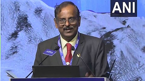 ‘சமூகத்திற்கு திருப்பி கொடுங்கள்; இந்தியாவை வளர்ந்த நாடாக மாற்றுங்கள்’ - பட்டமளிப்பு விழாவில் மாணவர்களுக்கு இஸ்ரோ தலைவர் அறிவுரை