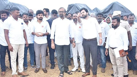 தீ விபத்து ஏற்பட்ட ஆலங்குளம் அரசு நெல் கொள்முதல் நிலையத்தில் உணவுத்துறை அமைச்சர் ஆய்வு