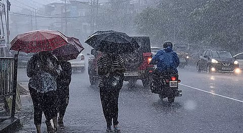 சென்னை உள்ளிட்ட 15 மாவட்டங்களில் மதியம் 1 மணி வரை மழைக்கு வாய்ப்பு