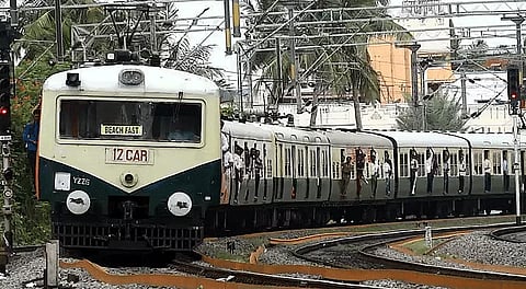 பராமரிப்பு பணியில் மாற்றம்: மின்சார ரெயில்கள் இன்று வழக்கம் போல இயக்கப்படும்