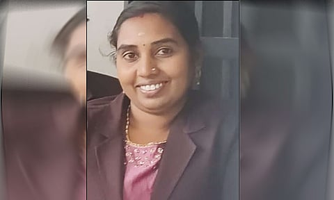 தொடர்ந்து தொல்லை கொடுத்த தொழிலாளி.. வெளிநாட்டில் இருக்கும் கணவருக்கு மெசேஜ் அனுப்பி விட்டு பெண் எடுத்த விபரீத முடிவு