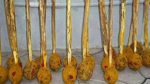 ஆடி பிறப்பையொட்டி ஈரோட்டில் தேங்காய் சுடும் பண்டிகைக்காக அழிஞ்சி குச்சிகள் விற்பனை