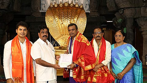 திருப்பதி ஏழுமலையான் கோவிலுக்கு ரூ. 1 கோடி நன்கொடை வழங்கிய பக்தர்