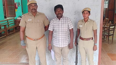 லோடு ஆட்டோவை ஏற்றி போலீஸ் சப்-இன்ஸ்பெக்டரை கொன்றவருக்கு ஆயுள் தண்டனை