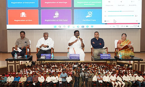 வருகையில்லா ஆவணப்பதிவு: அமைச்சர் தலைமையில் கலந்தாய்வுக் கூட்டம்
