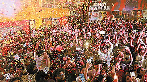 ஜனநாயகன் ரிலீஸ்: திரையரங்குகளில் குவிந்த ரசிகர்கள்.. நடனமாடி கொண்டாட்டம்