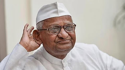 டெல்லியில் மாணவர்கள் நடத்தும் போராட்டத்திற்கு ஆதரவாக அன்னா ஹசாரே மவுன விரதம்