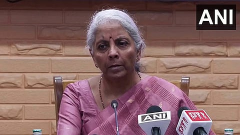வரிஏய்ப்போர் மீது கடும் நடவடிக்கை எடுங்கள் - வருமானவரி அதிகாரிகளுக்கு நிர்மலா சீதாராமன் அறிவுரை