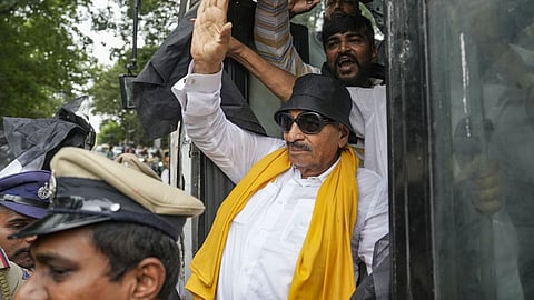 தமிழகத்திற்கு காவிரி நீர் திறப்பு விவகாரம்; ஆர்ப்பாட்டத்தில் ஈடுபட்ட வாட்டாள் நாகராஜ் உள்பட பலர் கைது