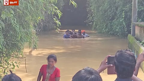 ஒடிசாவில் தொடர் கனமழை; ஆறுகளில் பெருக்கெடுத்த வெள்ளம் - நீரில் மூழ்கிய குடியிருப்புகள்