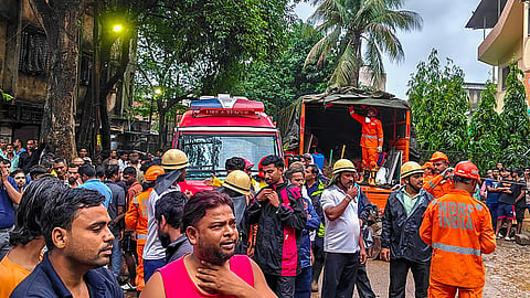 மராட்டியத்தில் கட்டிடம் இடிந்து 6 பேர் உயிரிழப்பு: மீட்பு பணிகள் தீவிரம்