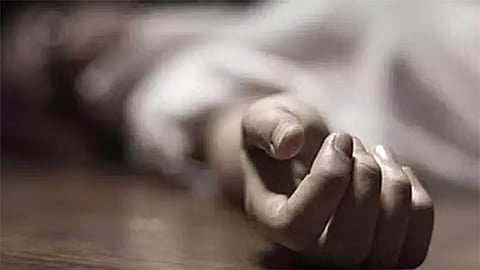 காதலுக்கு மறுப்பு தெரிவித்த பெற்றோர்... இளம் ஜோடி விஷம் குடித்து தற்கொலை