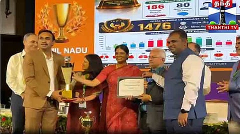 டெல்லியில் நடைபெற்ற உடல் உறுப்பு தான தினவிழாவில் தமிழ்நாடு முதலிடம் பெற்றது.