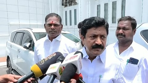 தமிழக அரசியலில் பரபரப்பு; அமைச்சர் ஆனந்த் உடன் சி.வி. சண்முகம், வேலுமணி சந்திப்பு