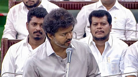 ஆண்டுக்கு 3 சிலிண்டர், அனைத்து பேருந்துகளிலும் மகளிருக்கு இலவச பயணம்; முதல்-அமைச்சர் விஜய் அறிவிப்பு
