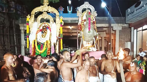 ஆழ்வார்திருநகரி ஆதிநாதர் ஆழ்வார் கோவிலில் கருட சேவை நடைபெற்றது