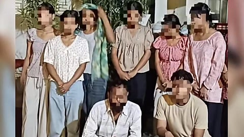 நேபாளத்துக்கு பெண்களை கடத்த முயன்ற சதி முறியடிப்பு: 6 பேர் மீட்பு