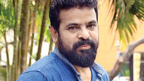 பெரியார், அண்ணா, அம்பேத்கர் பெயர்கள் நீக்கம்: இயக்குநர் அமீர் கண்டனம்