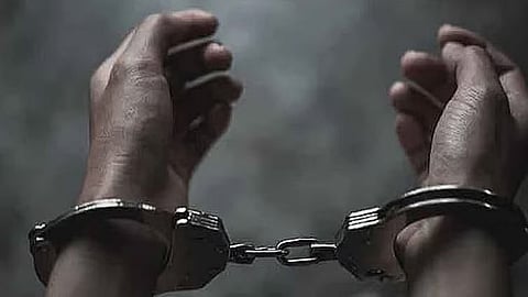 பெண்ணை கொலை செய்து தண்ணீர் தொட்டியில் வீசிய சம்பவம்.. சமையல்காரர் கைது