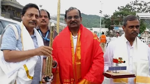 ஜி.எஸ்.எல்.வி. எப்-17 மாதிரி ராக்கெட் வைத்து சிறப்பு பூஜை; இஸ்ரோ விஞ்ஞானிகள் தரிசனம்