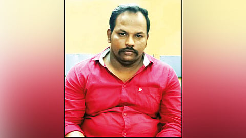 ரூ.10 ஆயிரம் லஞ்சம் வாங்கிய மின்வாரிய அதிகாரி பணியிடை நீக்கம்