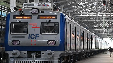 சென்னை சென்டிரல் - அரக்கோணம் வழித்தடத்தில் புதிய ஏ.சி. மின்சார ரெயில்